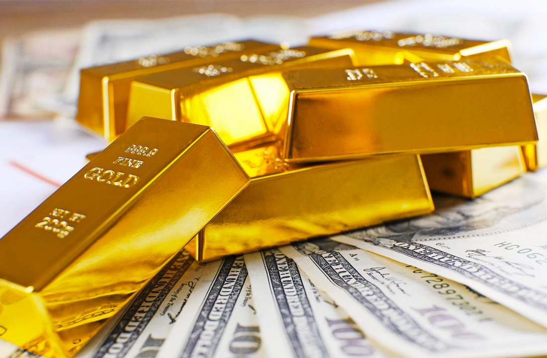 Why are investors rushing into gold?